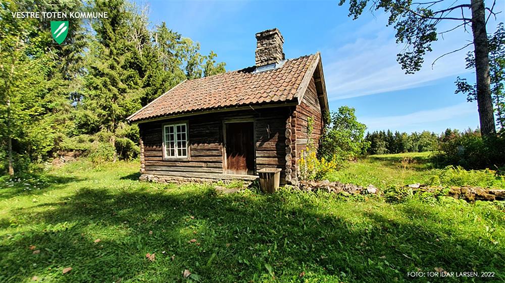 Teamsbakgrunn 9: Stenberg friluftsmuseum. Foto: Tor Idar Larsen, 2022 - Klikk for stort bilde